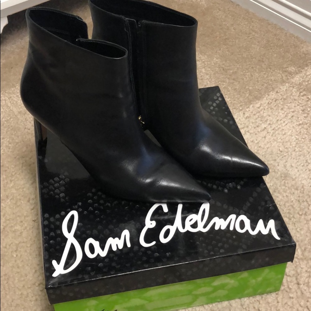 Short pointed stiletto boots